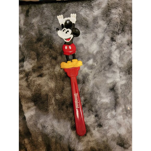 Mickey Mouse Disneyland Backscratcher - Picture 1 of 3